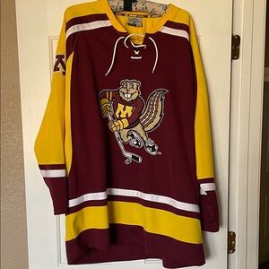 Colosseum Minnesota Gophers Hockey Jersey . Embroidered patches. Men’s XL.